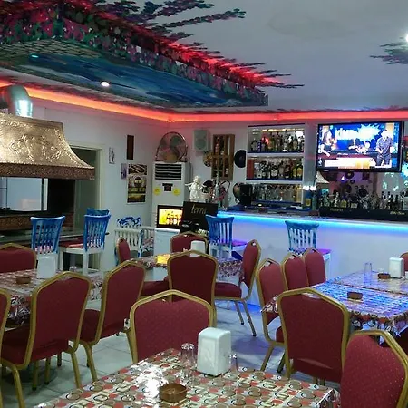 Parliament לינה וארוחת בוקר