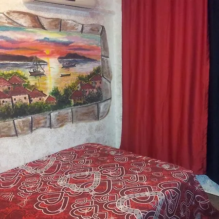 לינה וארוחת בוקר Parliament *