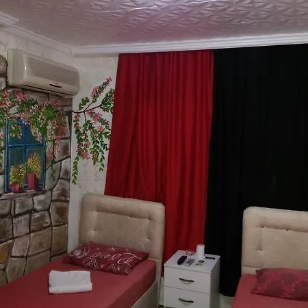 Parliament לינה וארוחת בוקר