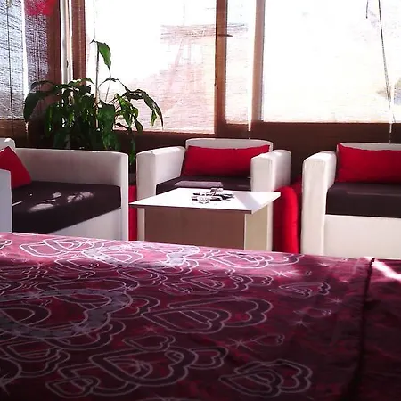 Parliament לינה וארוחת בוקר