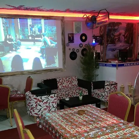 Parliament Oda ve Kahvaltı *
