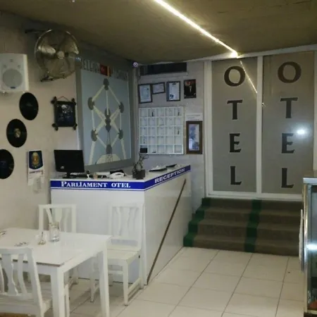 Parliament Oda ve Kahvaltı *